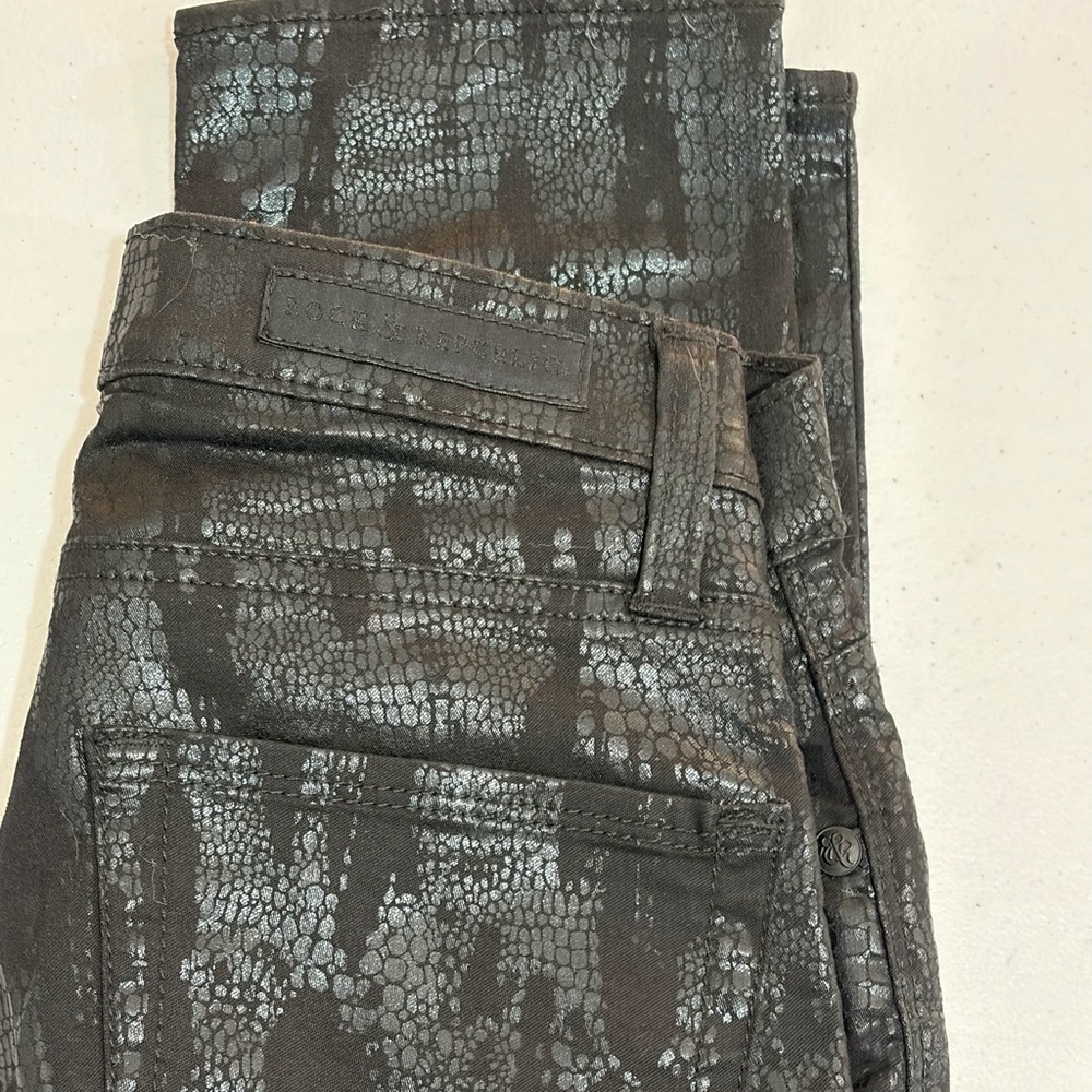Rock & Republic Black Metallic Snake Print Berlin Skinny Pants sz 0